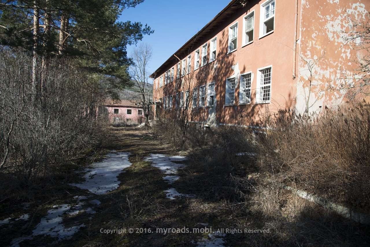 mureno_izostavena sgrada_berova-myroadsmobi- (5)