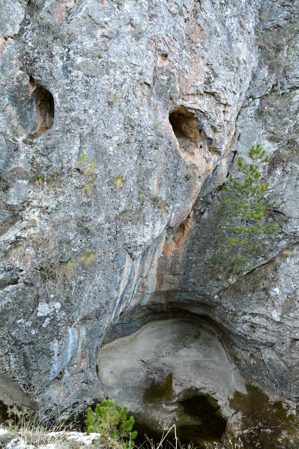 Водопад „Котлите“ – село Букоровци