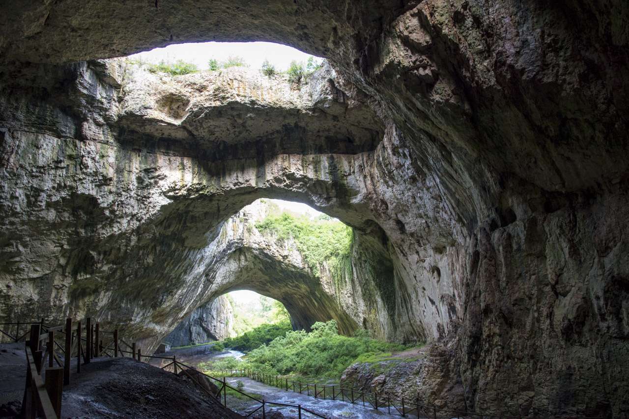 Деветашка пещера, Окната + фотогалерия